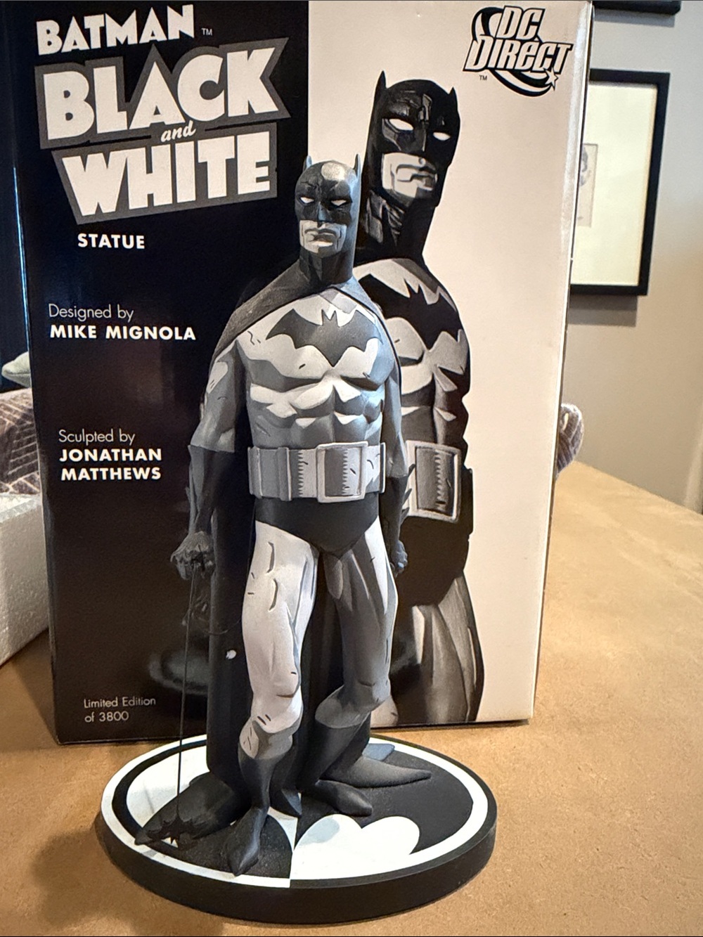 EXCLUSIVE Black and White Art Batman Sculpture MIKE MIGNOLA Numbered 1773/3800